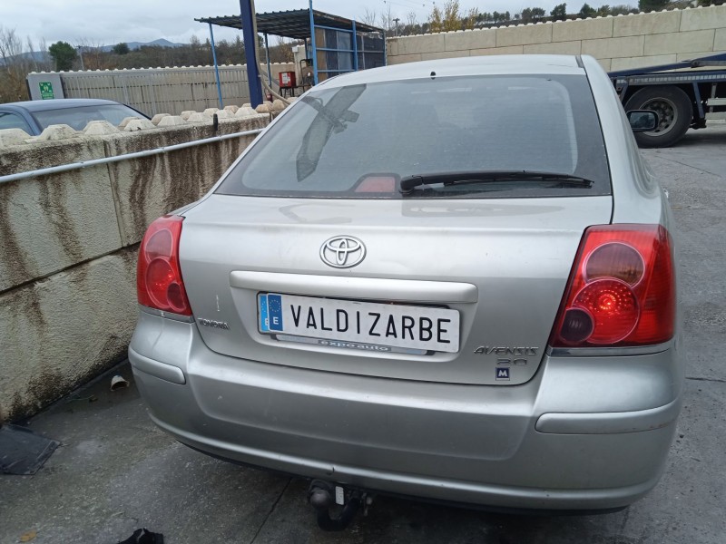 toyota avensis (_t25_) del año 2004