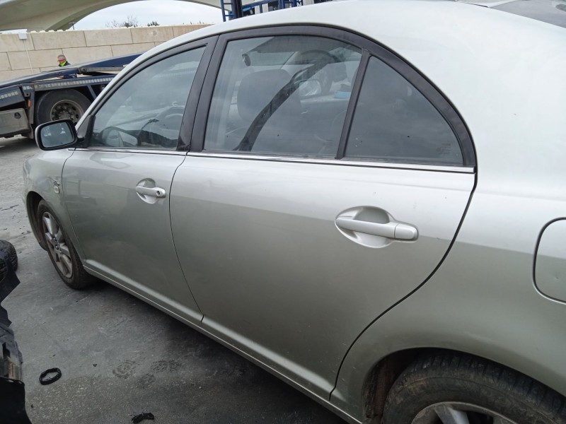 toyota avensis (_t25_) del año 2004