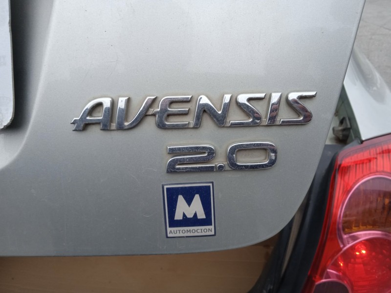toyota avensis (_t25_) del año 2004