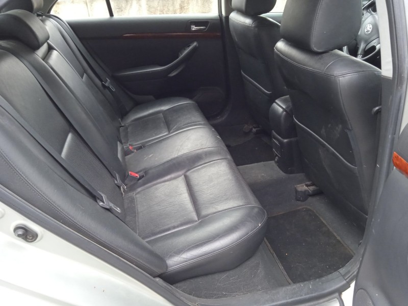 toyota avensis (_t25_) del año 2004