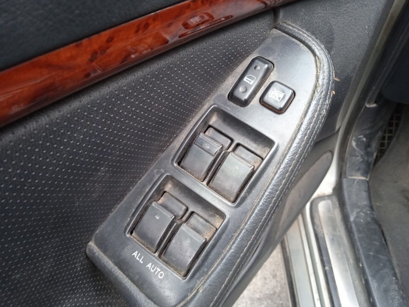 toyota avensis (_t25_) del año 2004