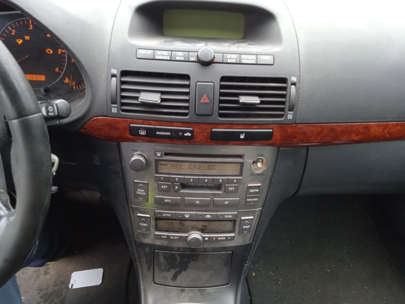 toyota avensis (_t25_) del año 2004