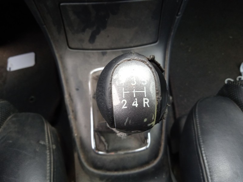 toyota avensis (_t25_) del año 2004