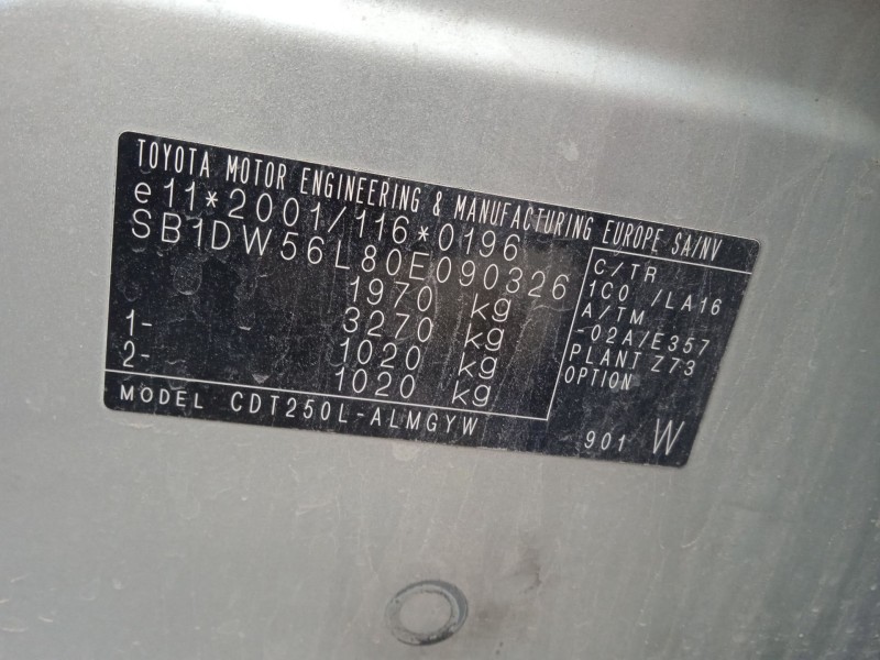 toyota avensis (_t25_) del año 2004