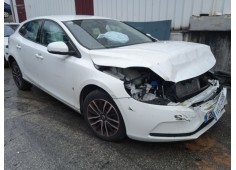 VOLVO V40 HATCHBACK (525)
