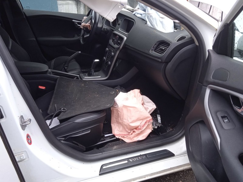 volvo v40 hatchback (525) del año 2018