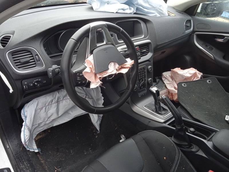 volvo v40 hatchback (525) del año 2018