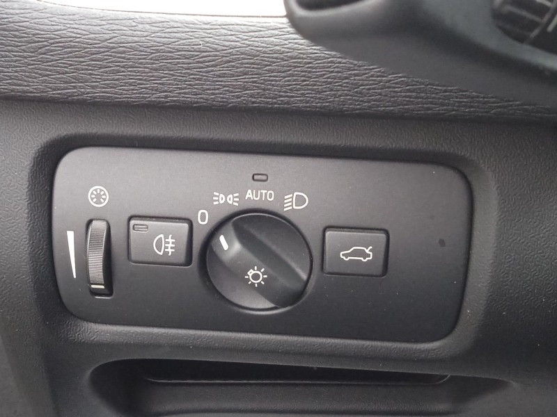 volvo v40 hatchback (525) del año 2018