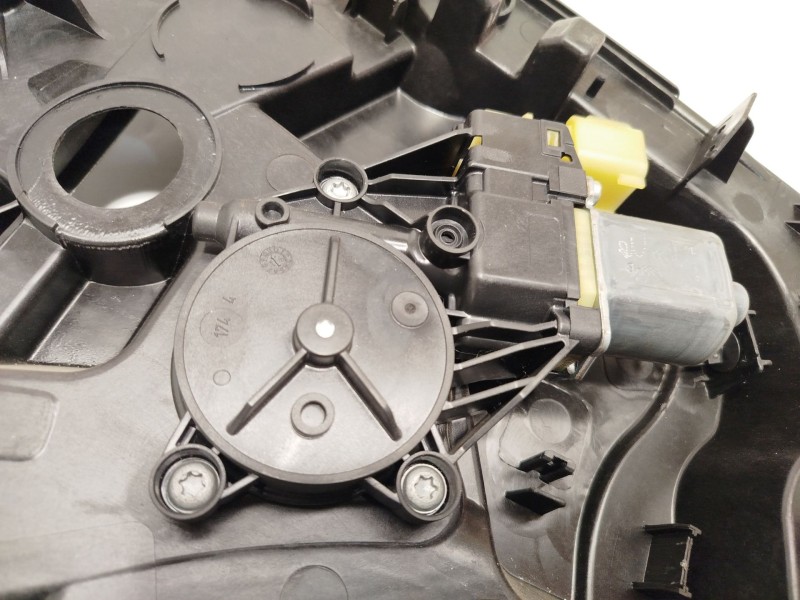 Recambio de elevalunas delantero izquierdo para ford fiesta vi (cb1, ccn) 1.6 tdci referencia OEM IAM 8A6114A389B  