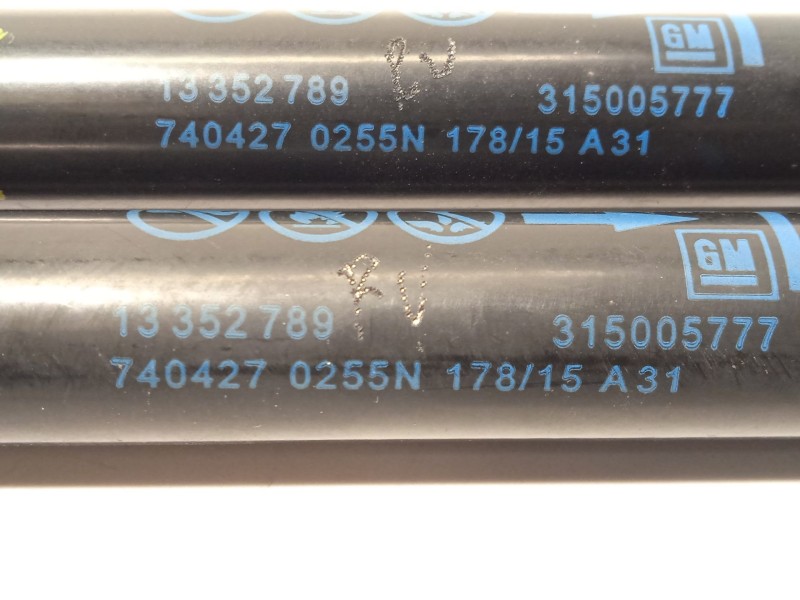 Recambio de amortiguadores maletero / porton para opel adam (m13) 1.4 referencia OEM IAM 13352789  