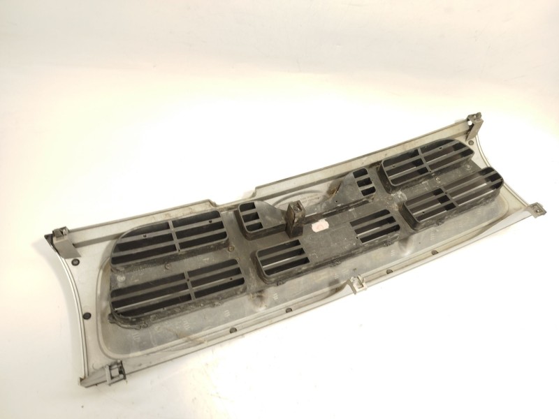 Recambio de rejilla delantera para ford maverick (ml) gl referencia OEM IAM 623107F100 623107F200 