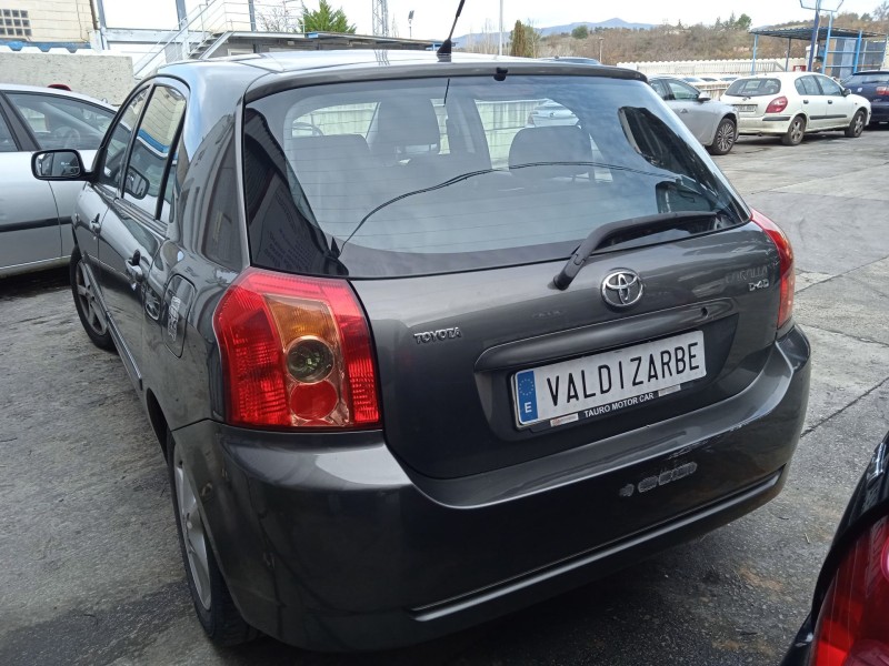 toyota corolla (_e12_) del año 2005