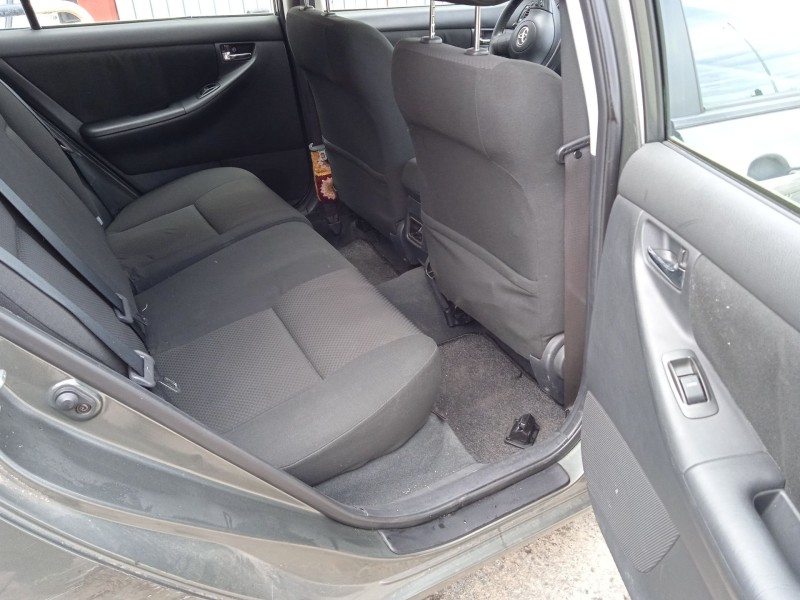 toyota corolla (_e12_) del año 2005