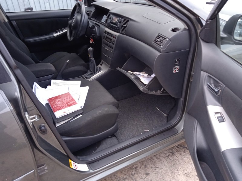 toyota corolla (_e12_) del año 2005