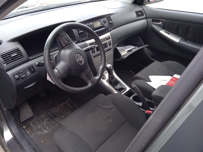 toyota corolla (_e12_) del año 2005