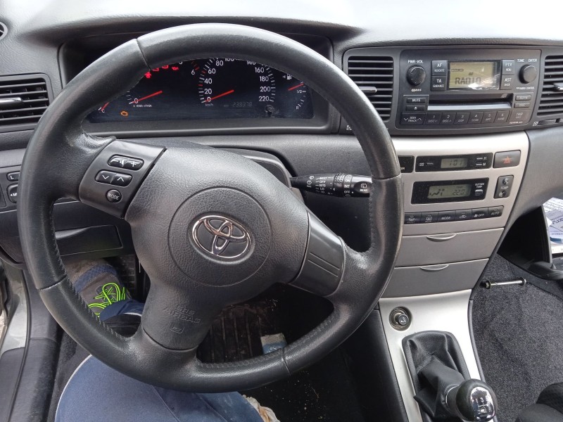 toyota corolla (_e12_) del año 2005