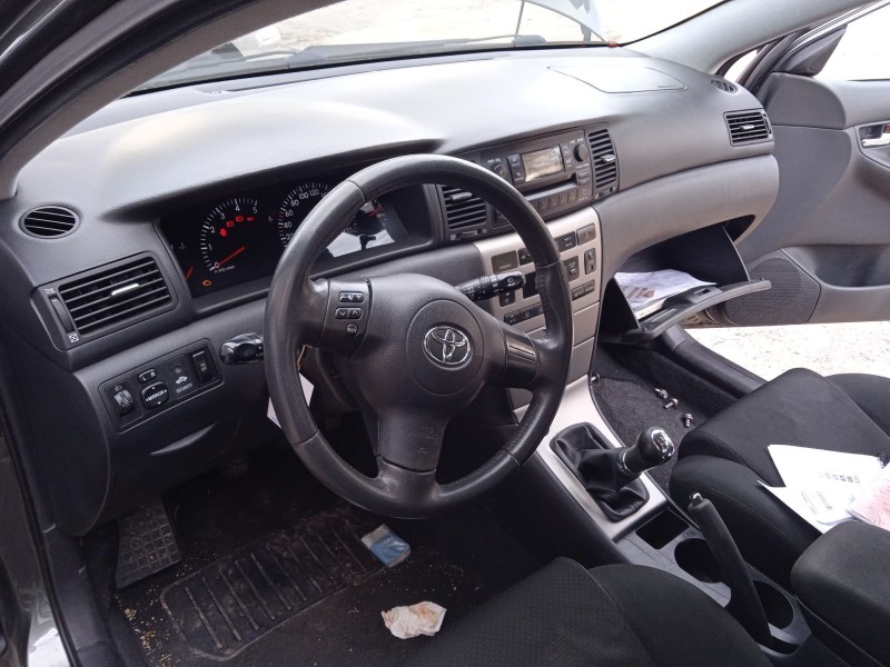 toyota corolla (_e12_) del año 2005