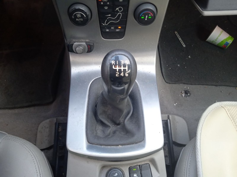 volvo v50 (545) del año 2005