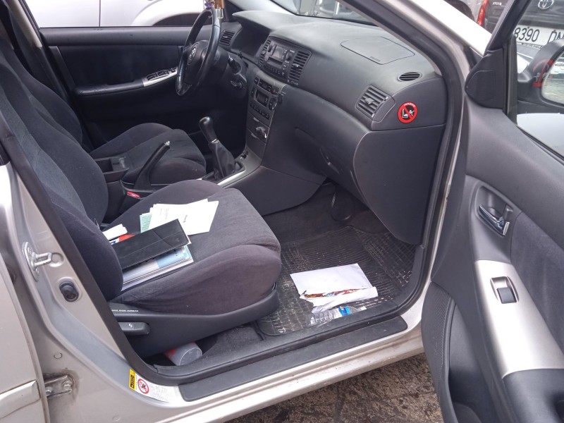 toyota corolla (_e12_) del año 2002