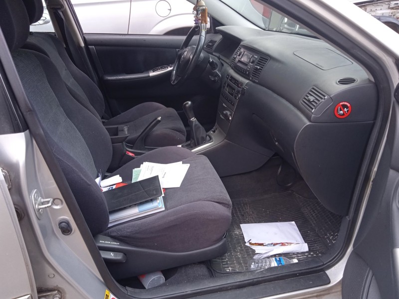 toyota corolla (_e12_) del año 2002