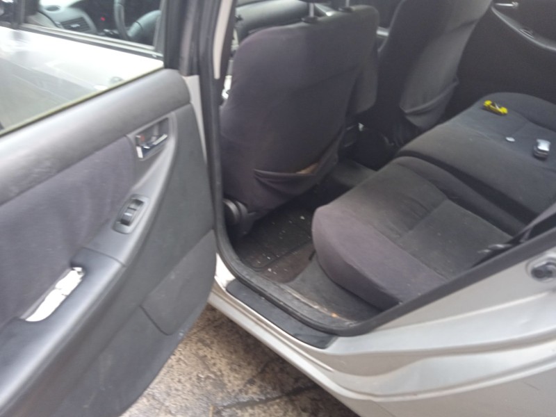 toyota corolla (_e12_) del año 2002