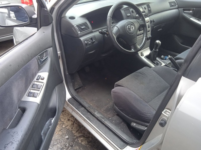 toyota corolla (_e12_) del año 2002