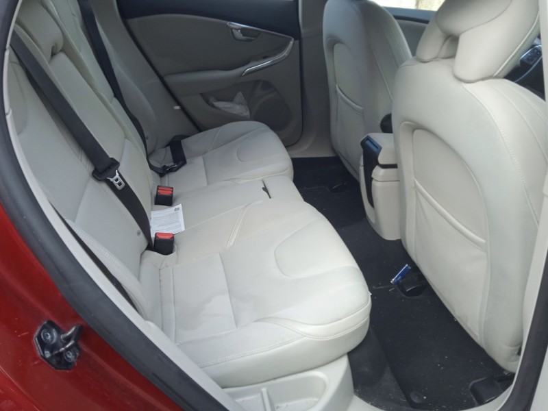 volvo v40 hatchback (525) del año 2013