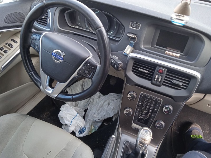 volvo v40 hatchback (525) del año 2013