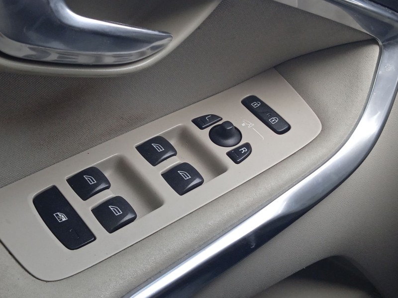 volvo v40 hatchback (525) del año 2013