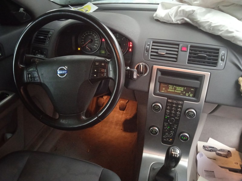 volvo v50 (545) del año 2010