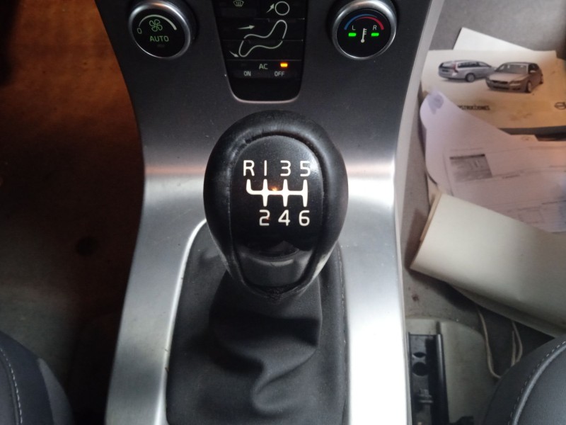 volvo v50 (545) del año 2010