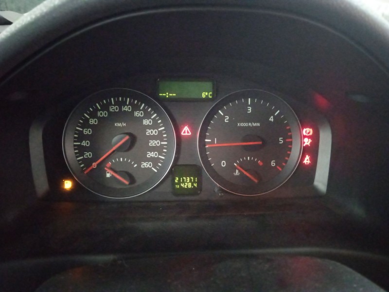 volvo v50 (545) del año 2010