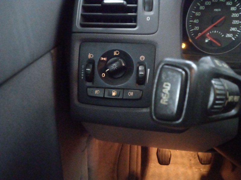 volvo v50 (545) del año 2010