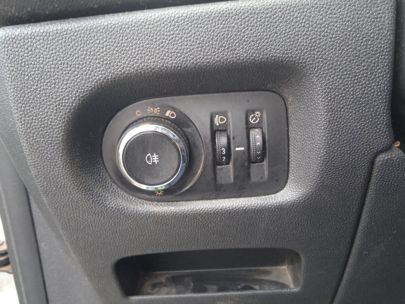 opel corsa d (s07) del año 2013