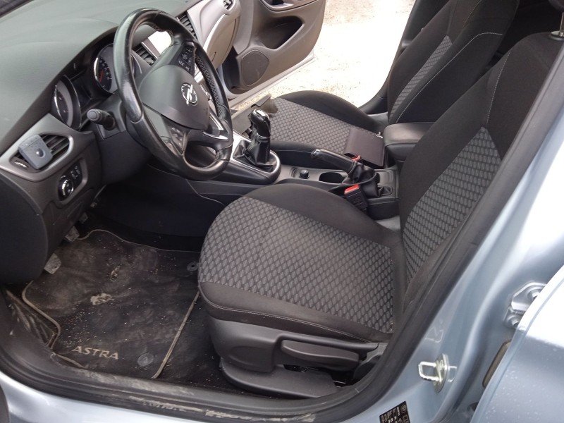 opel astra k sports tourer (b16) del año 2017