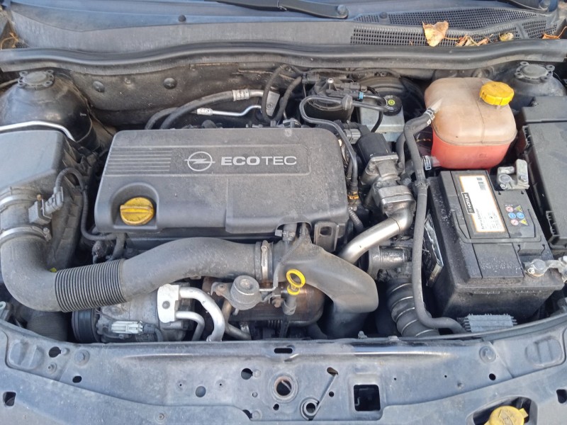 opel astra h gtc (a04) del año 2010