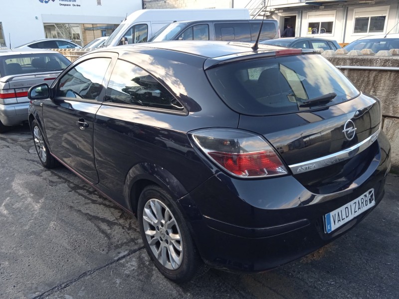 opel astra h gtc (a04) del año 2010