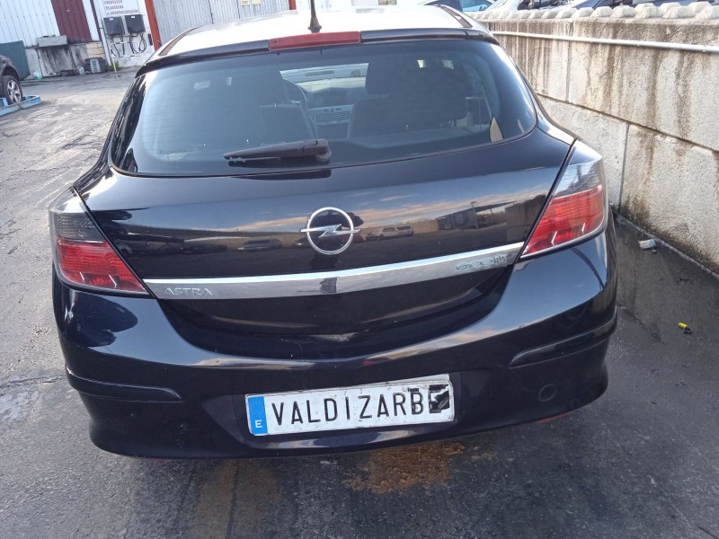 opel astra h gtc (a04) del año 2010