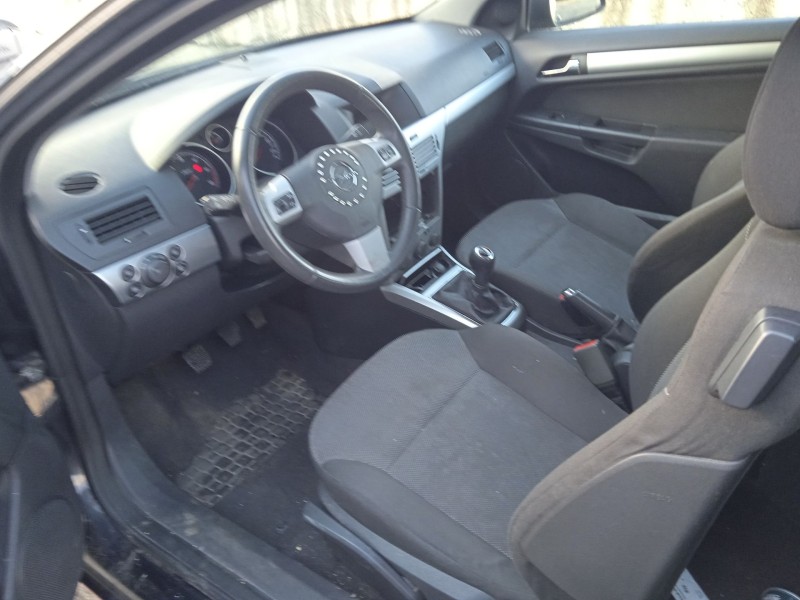 opel astra h gtc (a04) del año 2010