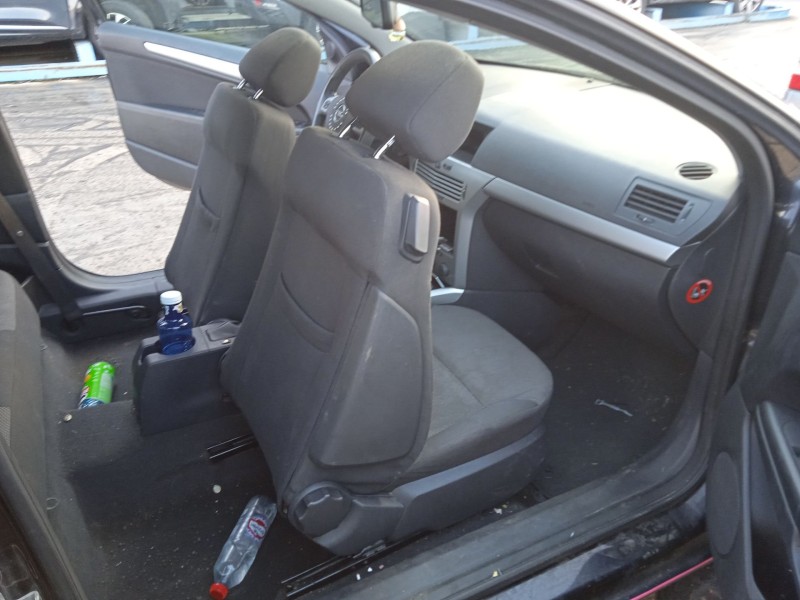 opel astra h gtc (a04) del año 2010