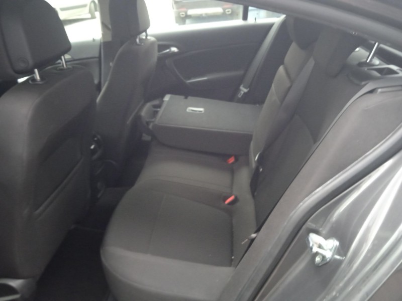 opel insignia a (g09) del año 2011