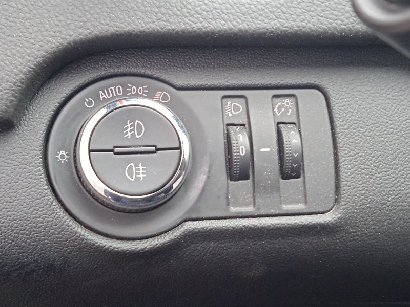 opel insignia a (g09) del año 2011