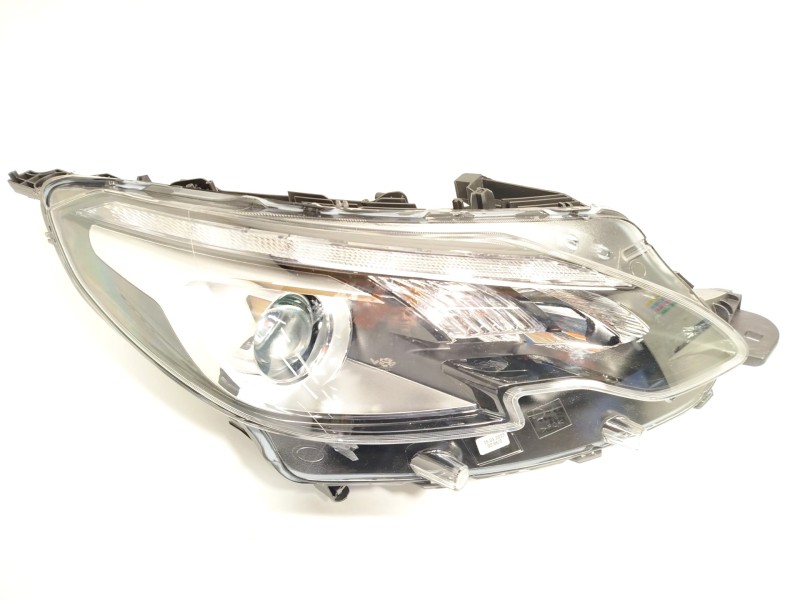 Recambio de faro derecho para peugeot 2008 i (cu_) 1.6 bluehdi 120 referencia OEM IAM 1685353880  