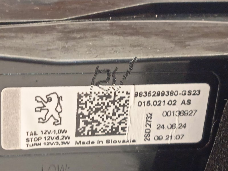 Recambio de piloto trasero derecho para peugeot 308 sw hybrid 180 e-eat8 referencia OEM IAM 9835299380  01502102