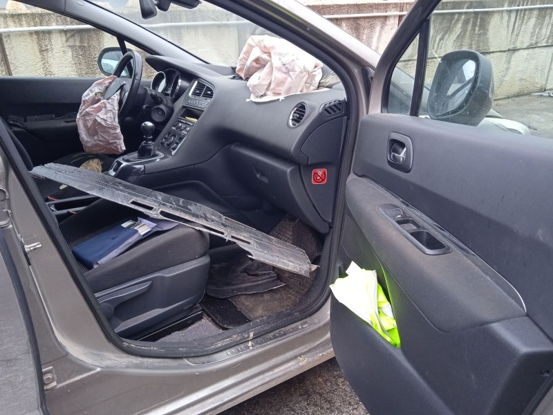 peugeot 5008 (0u_, 0e_) del año 2014