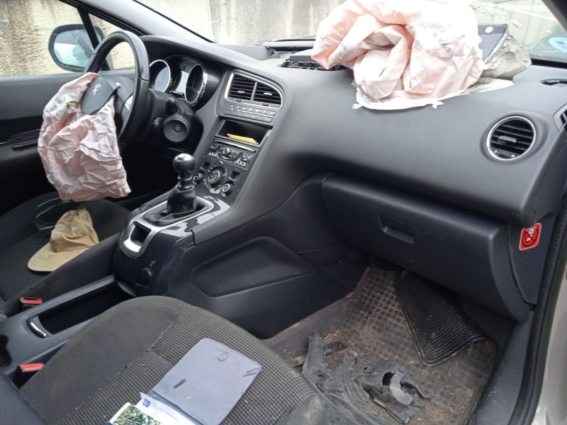 peugeot 5008 (0u_, 0e_) del año 2014