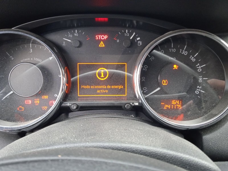 peugeot 5008 (0u_, 0e_) del año 2014