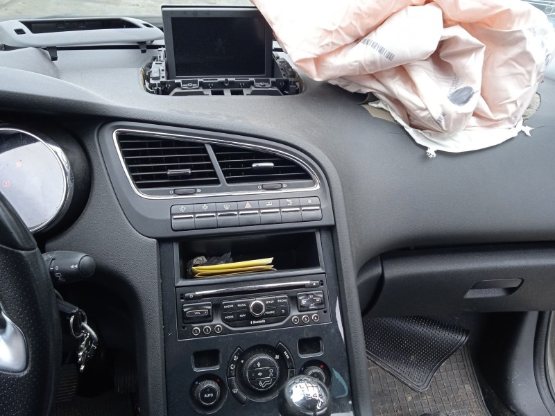 peugeot 5008 (0u_, 0e_) del año 2014