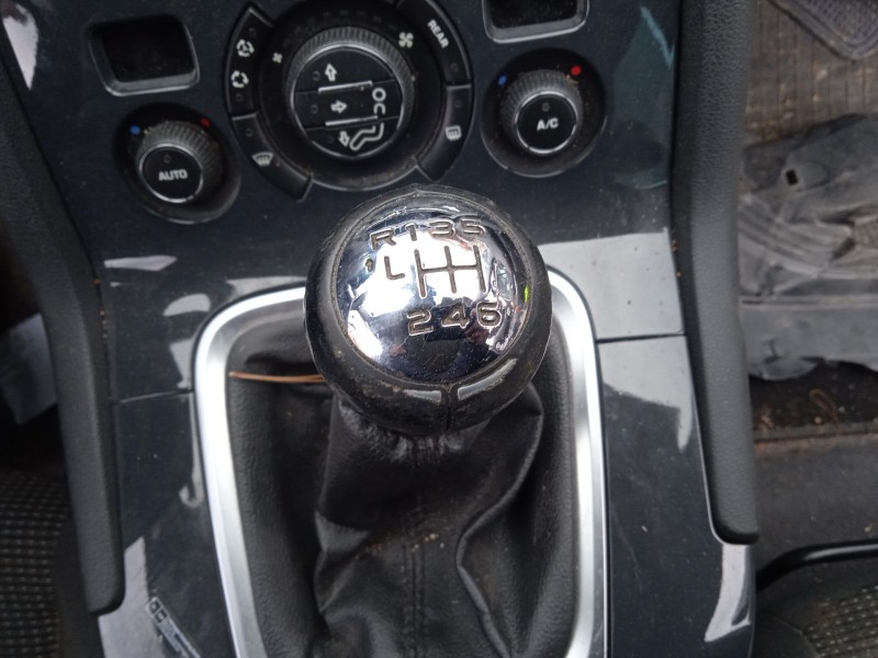 peugeot 5008 (0u_, 0e_) del año 2014