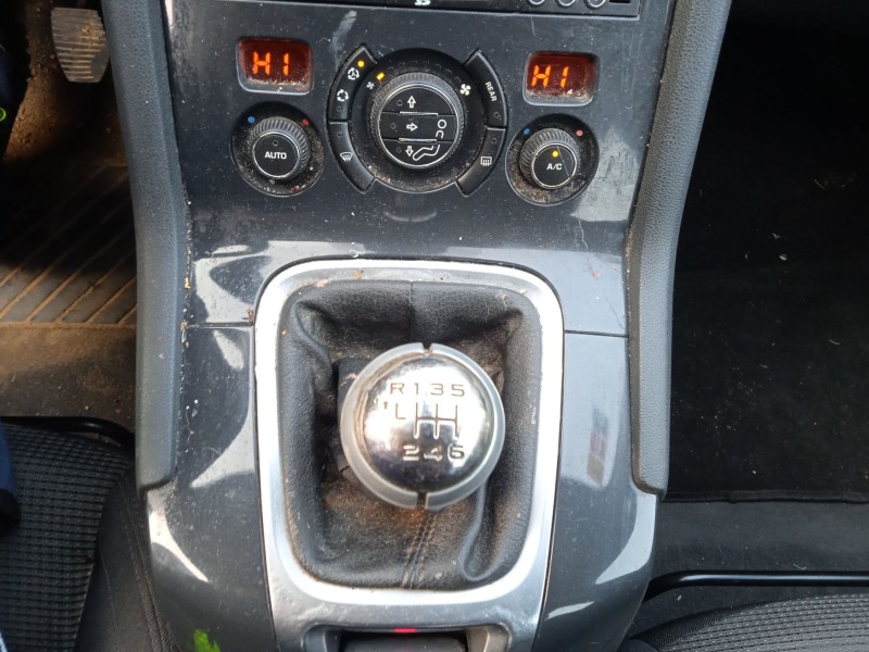 peugeot 5008 (0u_, 0e_) del año 2010